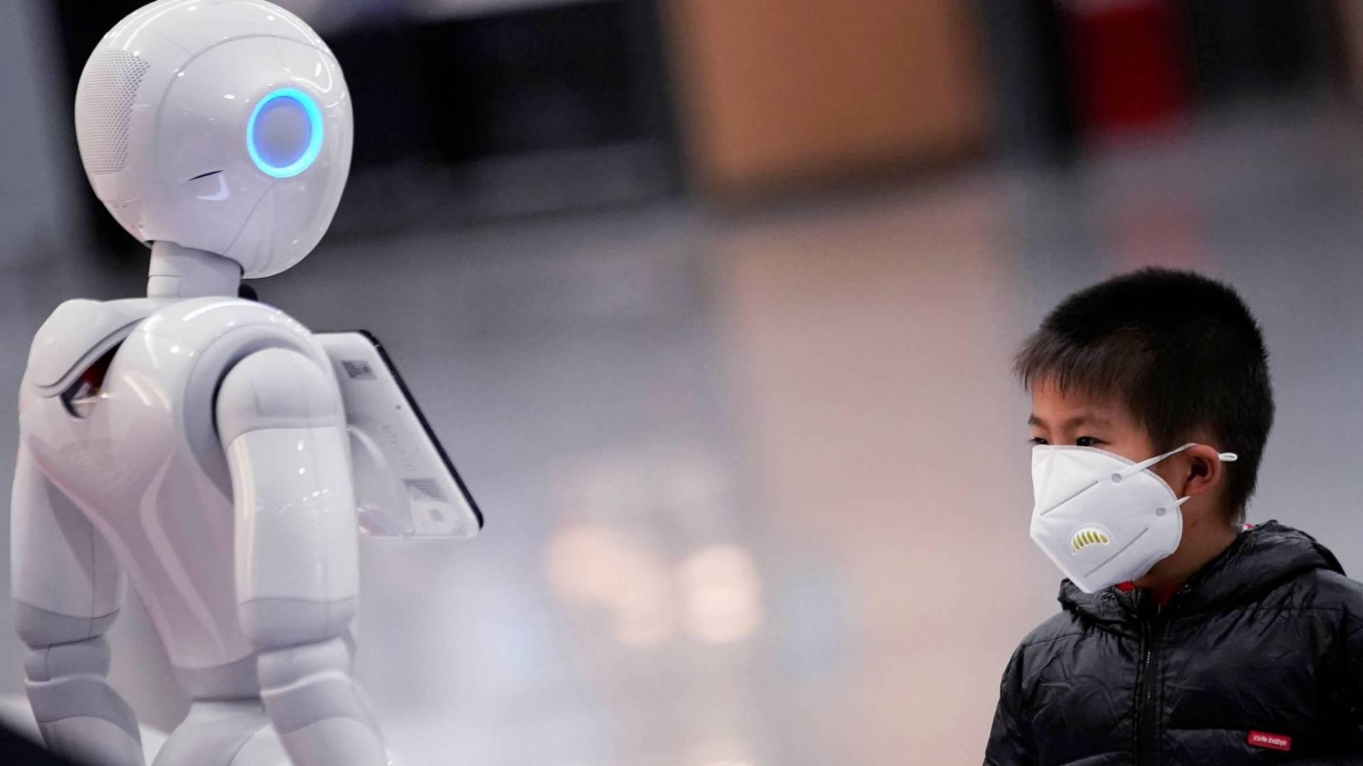 الصين تؤسس أول «مستشفى ذكي» تديره «روبوتات» لخدمة مرضى «كورونا»   