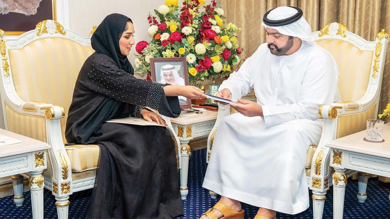 ولي عهد الفجيرة يلتقي سليمة المزروعي الفائزة بجائزة الشارقة لإبداعات المرأة الخليجية