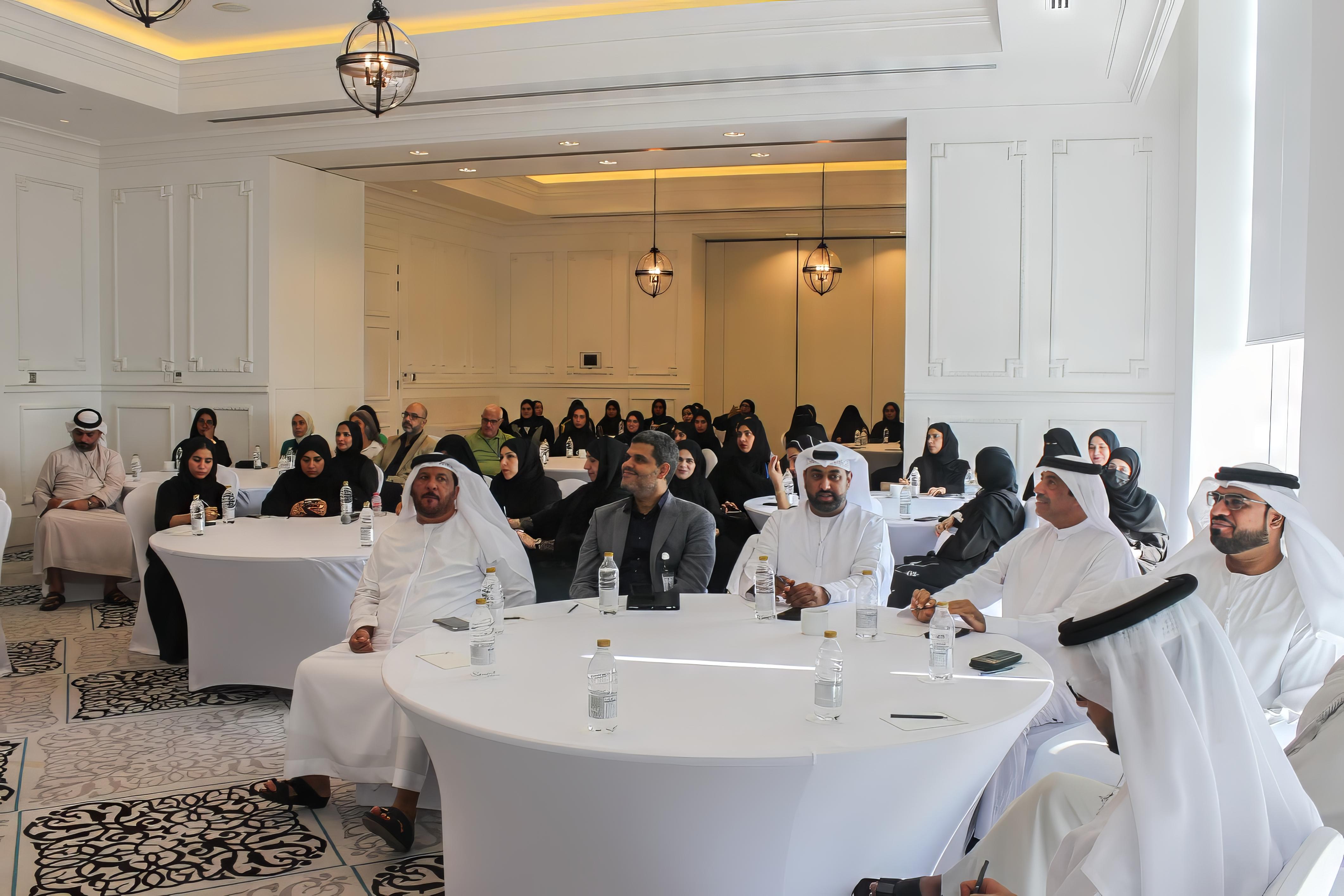 بمشاركة نحو 100 شخص غرفة الفجيرة تعرف ببرنامج الإمارات للخدمات الحكومية المتميزة 