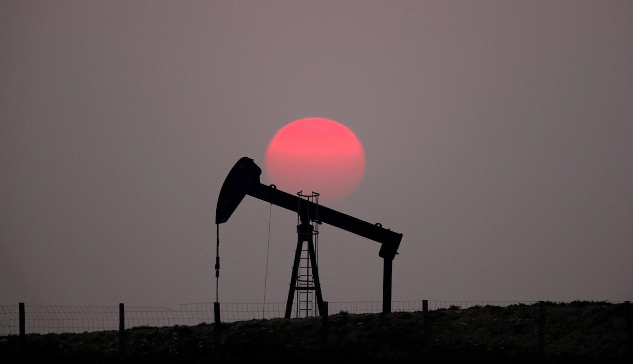 تراجع النفط بعد زيادة مخزونات الخام الأميركية